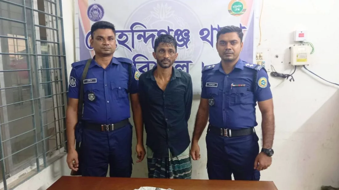 পুলিশকে ‘ডাকাত’ আখ্যা দিয়ে হামলা ও আসামি ছিনতাই